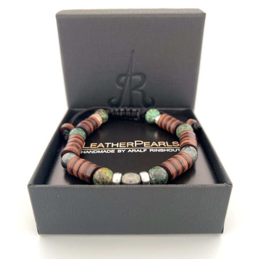 LeatherPearl Makramee-Armband mit schwarzer Tahitiperle, Falkenauge und afrikanischem Türkis